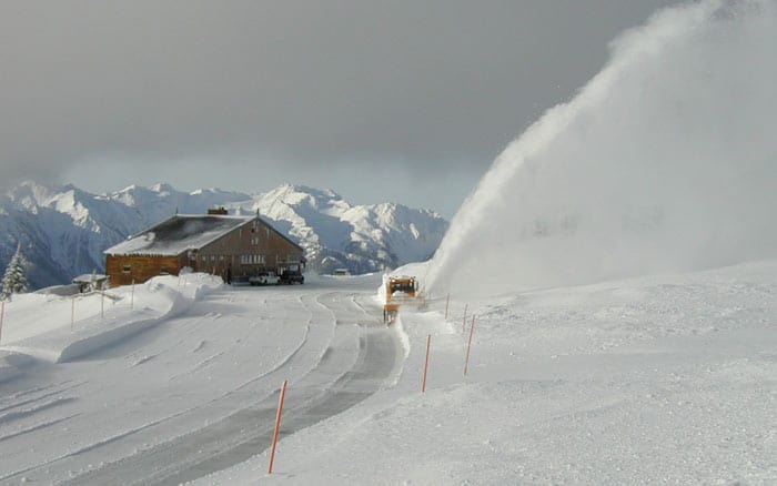 Hurricane_Ridge_snow_blower